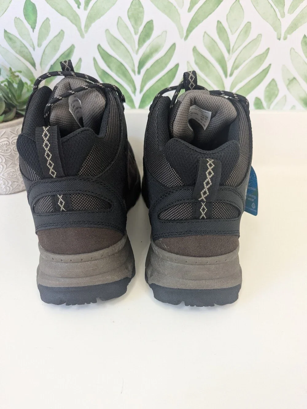 Eddie Bauer men's Hiking Boots 9 Brown Active Rugged